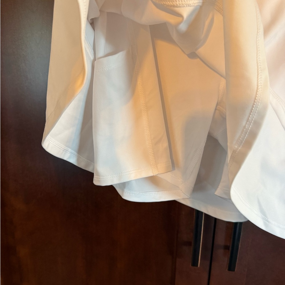 NWOT-Tommy Bahama separates: White Golf/Tennis Polo Top and Skort - Picture 5 of 9